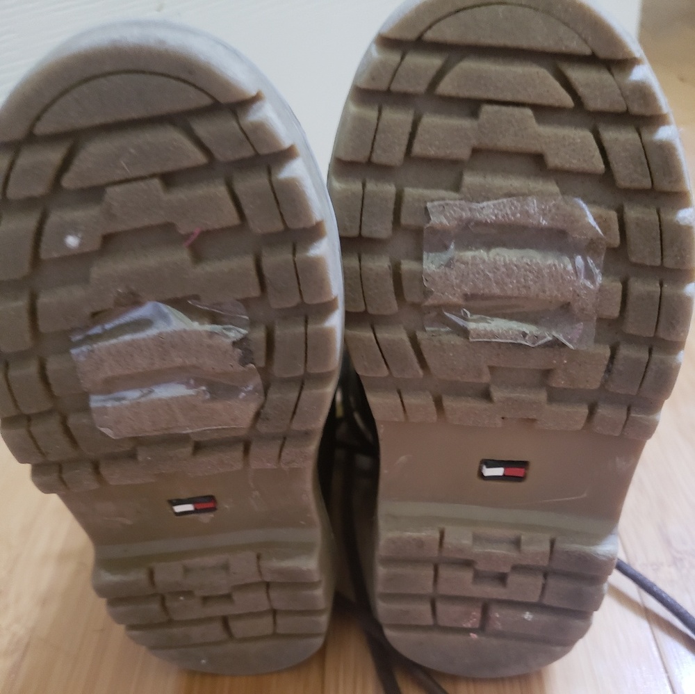 Tommy Hilfiger Boots - Picture 4 of 6